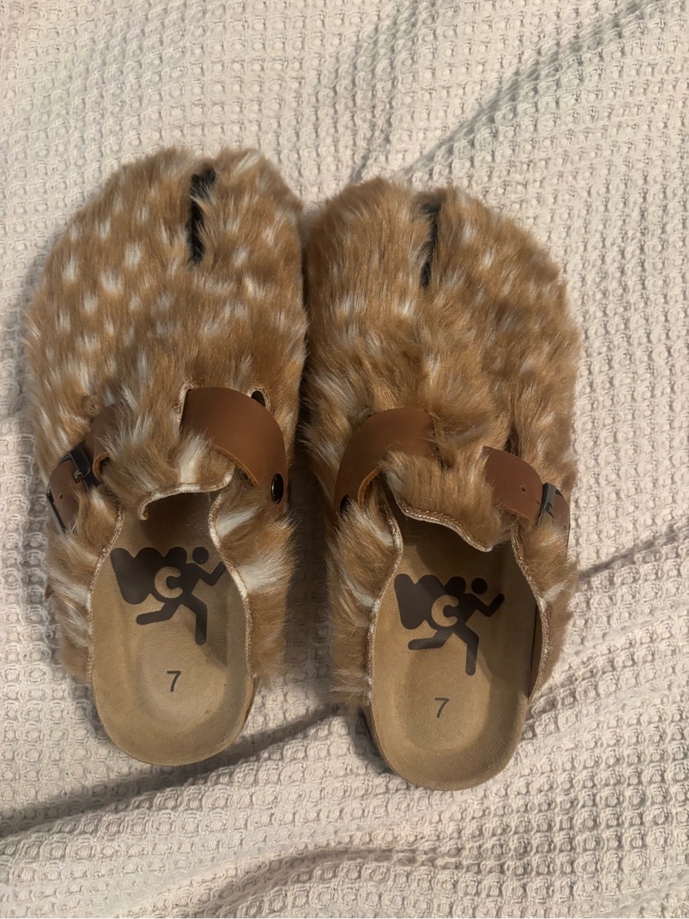 Faux Fur split toe vegan deer clogs in Brown - women’s 9